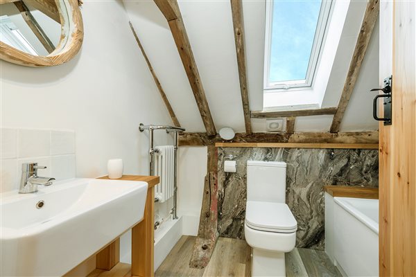 HAYLOFT UPSTAIRS BATHROOM